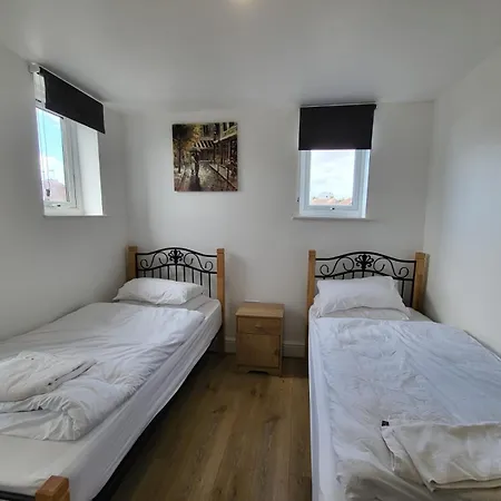 Apartment Serene 1 Bedroom, 3 Single Beds *