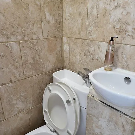Serene 1 Bedroom, 3 Single Beds Apartamento Bristol
