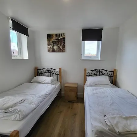 Apartment Serene 1 Bedroom, 3 Single Beds Bristol